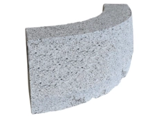 Granit Kurvenstein A4 12/15x25x78 cm grau, Außenradius, r= 7,50 m, Sicht- flächen gestockt, sonst gesägt oder gespalten, gem. DIN EN 1343