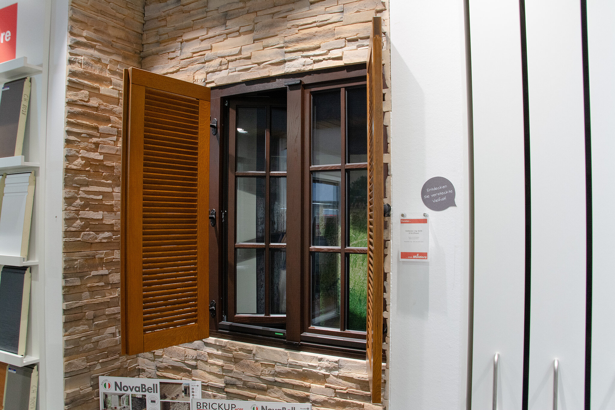 Holzfenster in der Musterausstellung im Mölders Baucentrum Uelzen